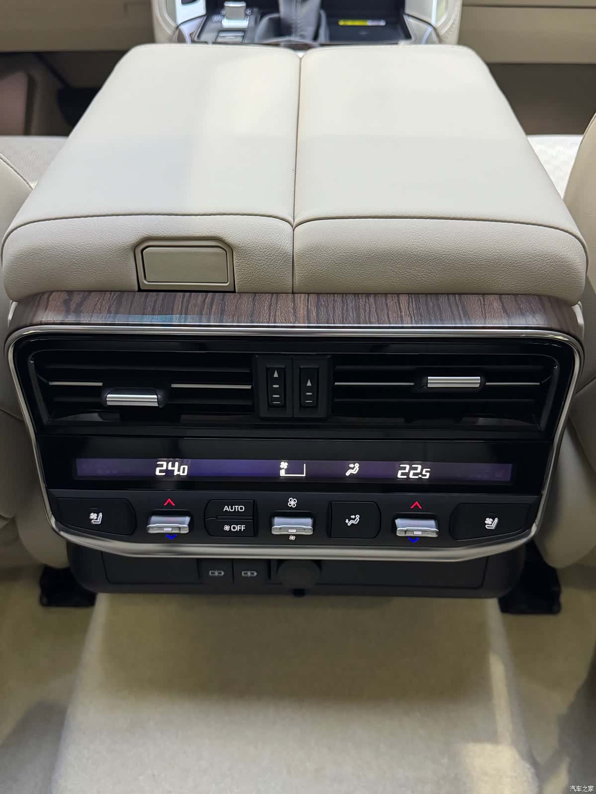 Toyota Land Cruiser, 2026 13