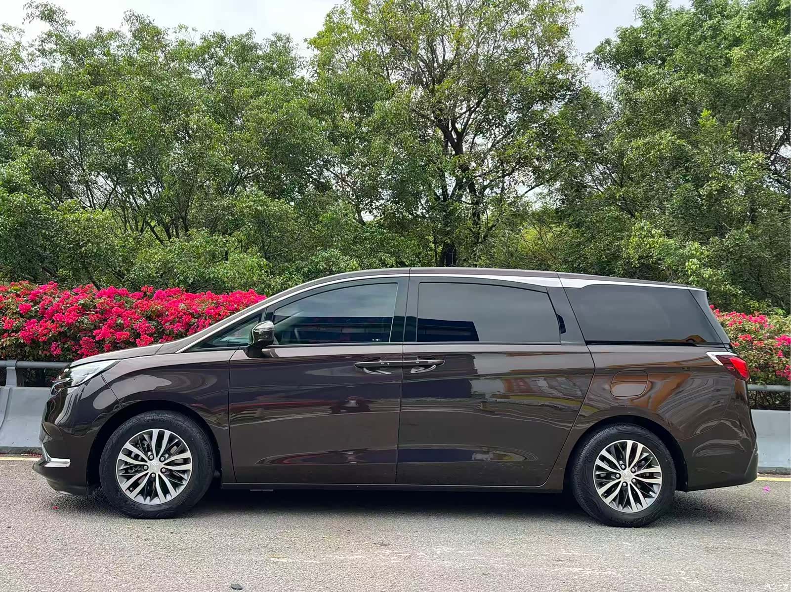 Buick GL8, 2022 3
