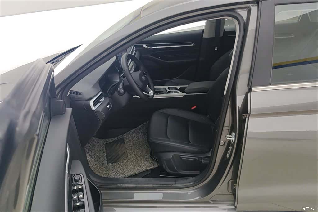 Geely Emgrand, 2025 9