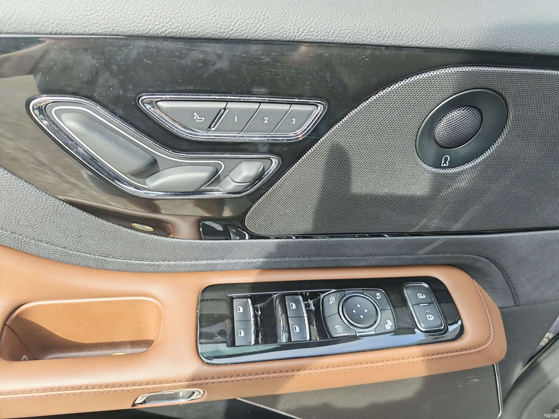 Lincoln Aviator, 2021 15