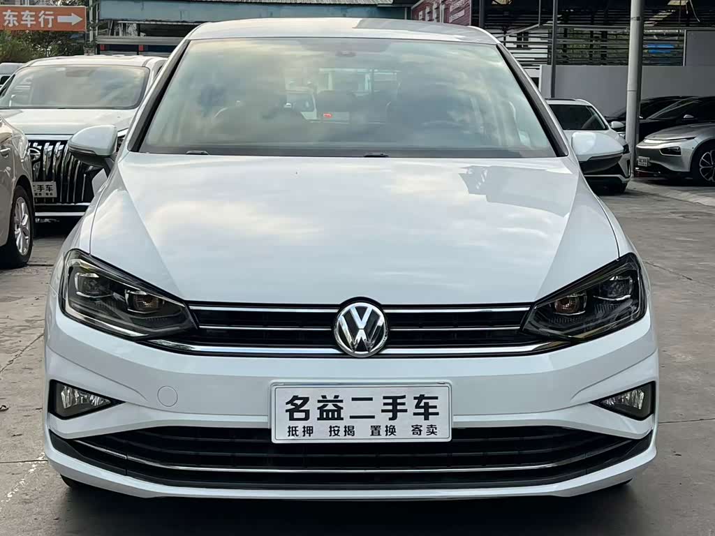 Volkswagen Golf ·