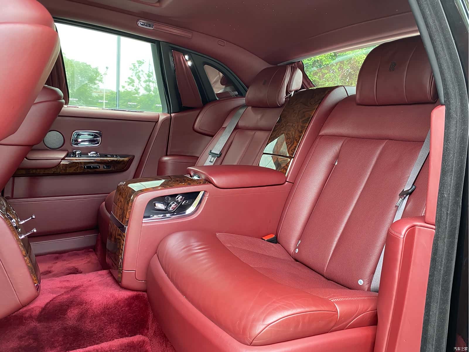 Rolls-Royce Phantom, 2019 7