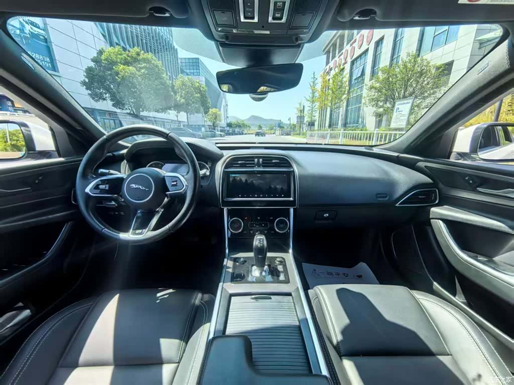 Land Rover XEL, 2020 4