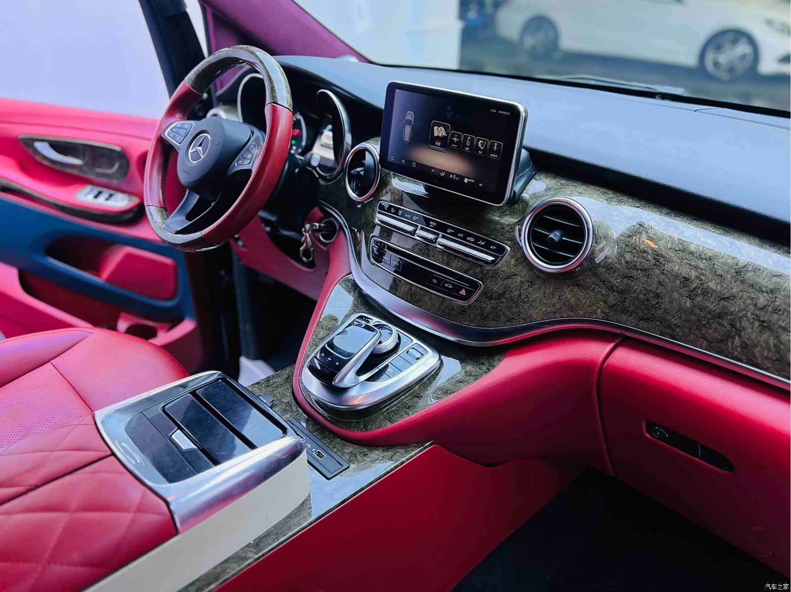 Mercedes-Benz V-Class, 2020 9