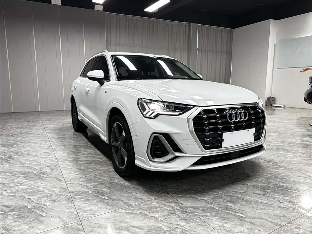 Audi Q3, 2023 3
