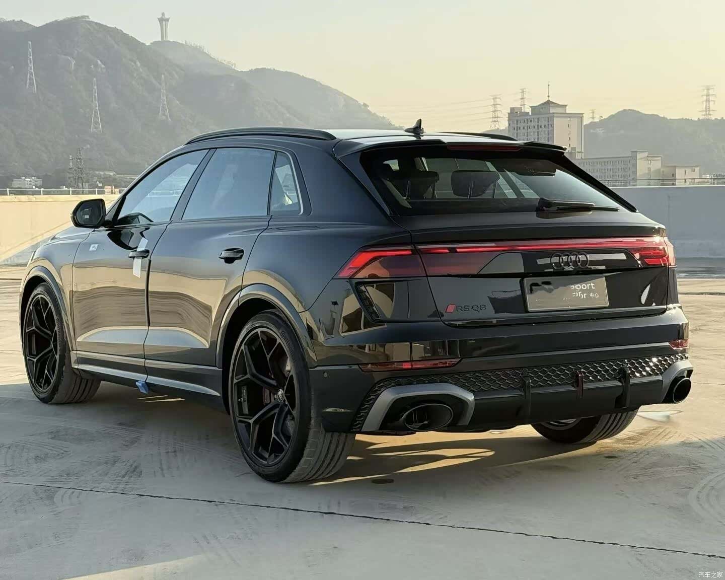 Audi Q8, 2025 4