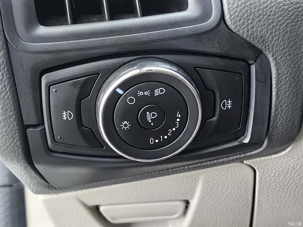 Ford Focus, 2013 21
