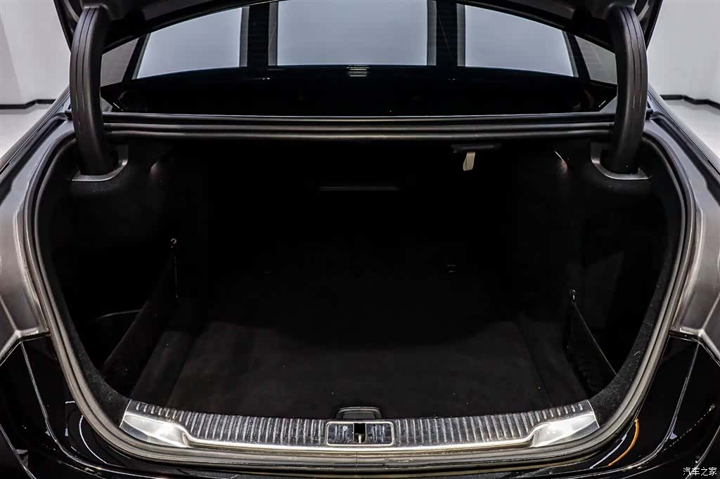 Mercedes-Benz S-Class, 2023 6