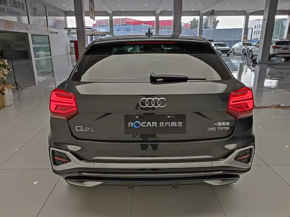 Audi Q2L
