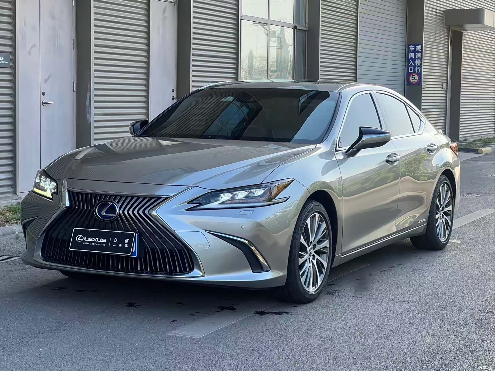 Lexus ES, 2021 1