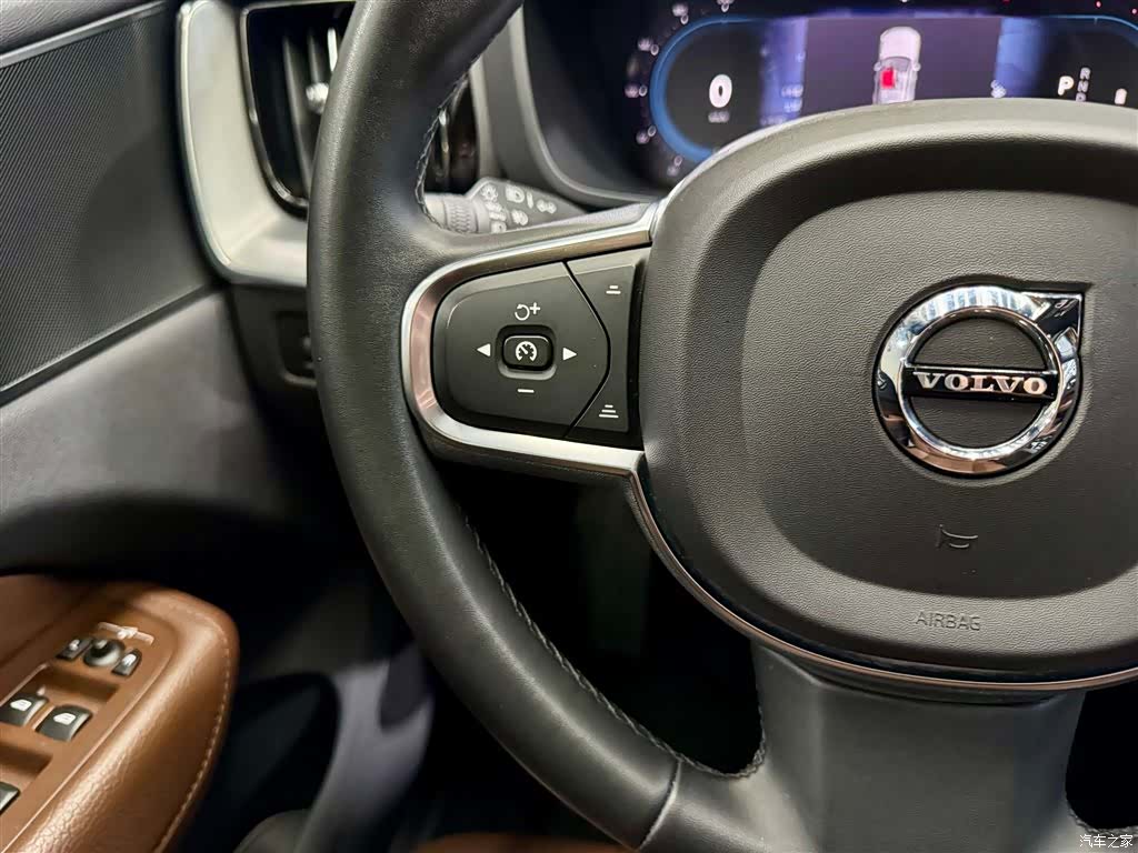 Volvo XC60, 2022 23