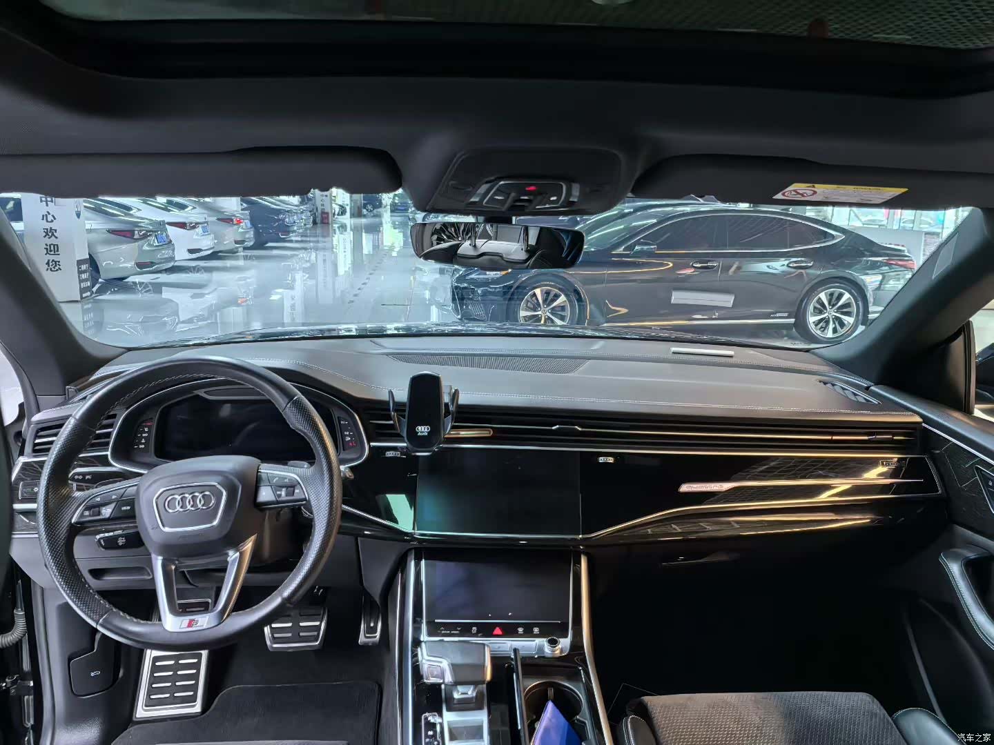 Audi Q8, 2021 9