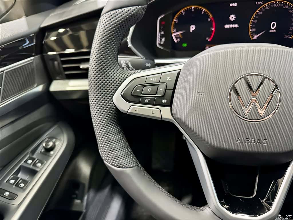Volkswagen Passat, 2025 14