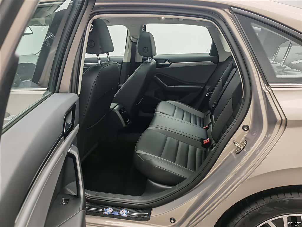 Volkswagen Sagitar, 2021 15