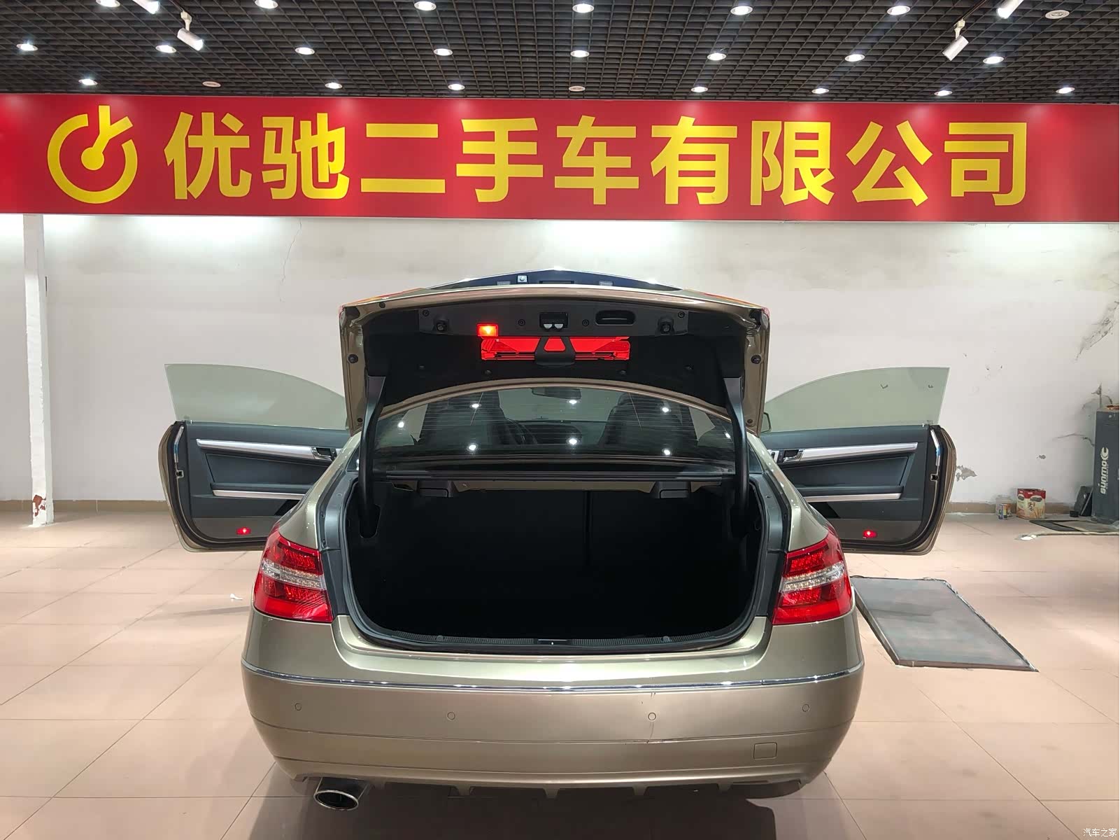 Mercedes-Benz E-Class, 2011 23