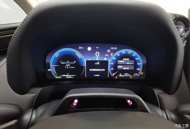 Toyota Vellfire, 2024 3