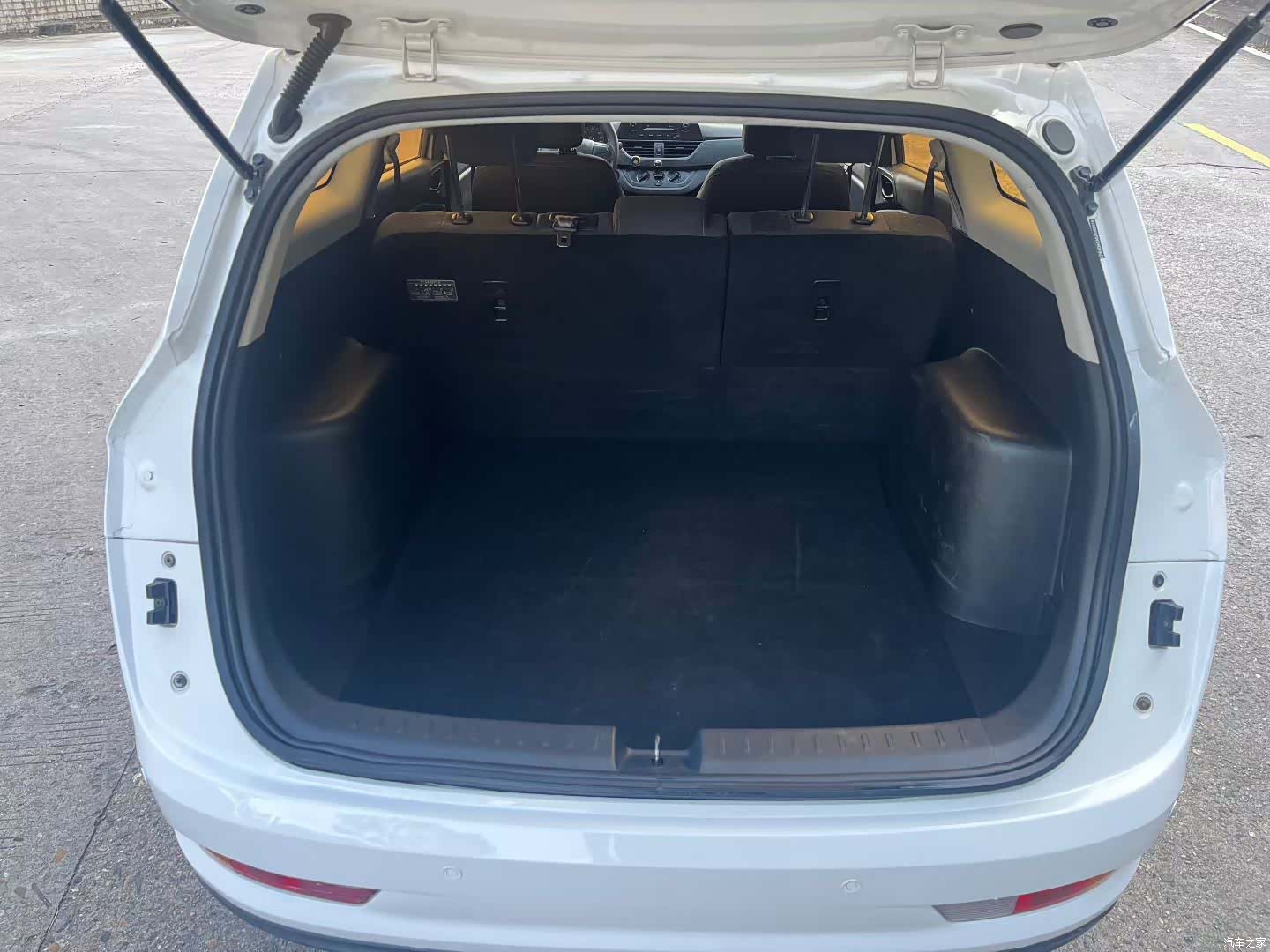 Wuling 310W, 2018 9