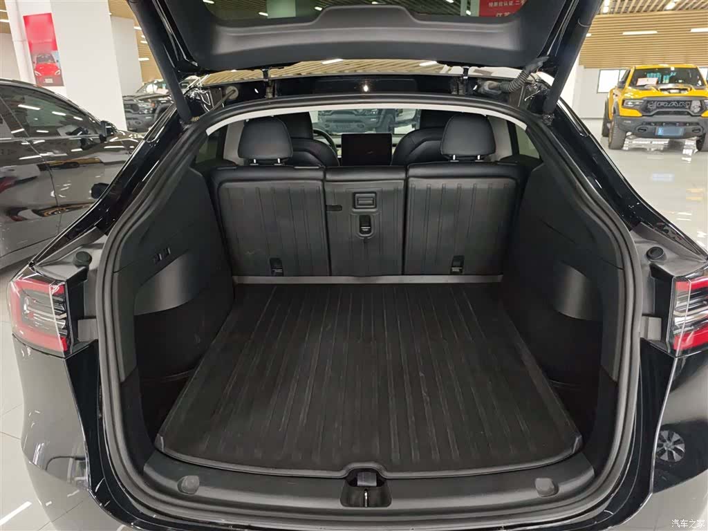 Tesla Model Y, 2023 19