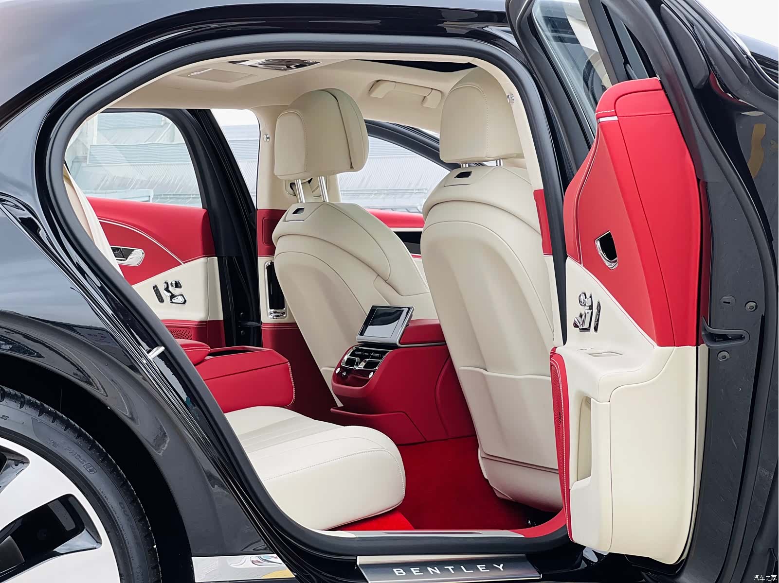 Bentley Flying Spur, 2025 7
