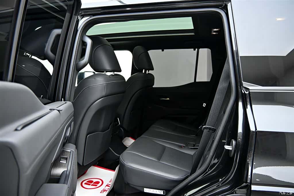 Lexus GX, 2025 12