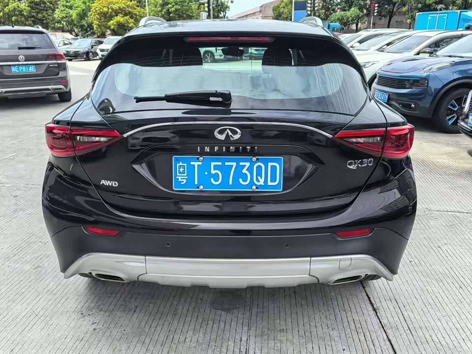 Infiniti QX30