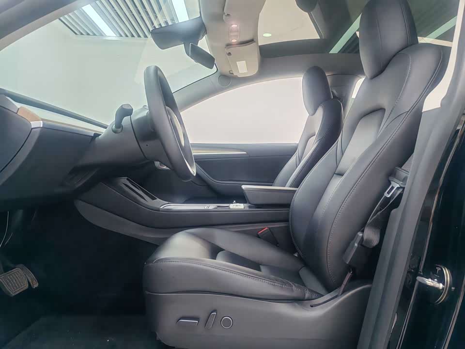 Tesla Model Y Tesla Model Y