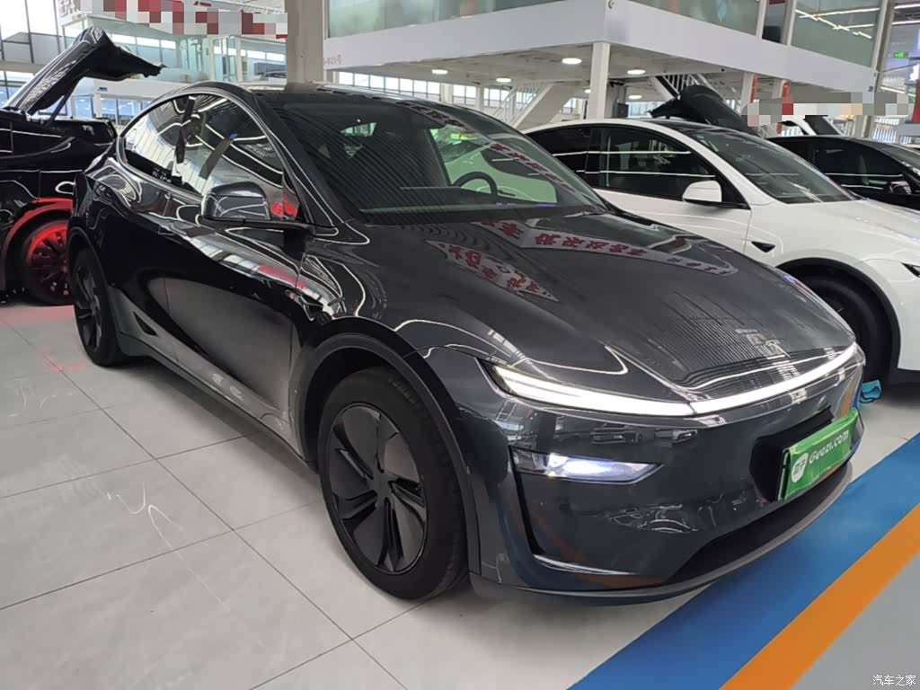 Tesla Model Y, 2025 4