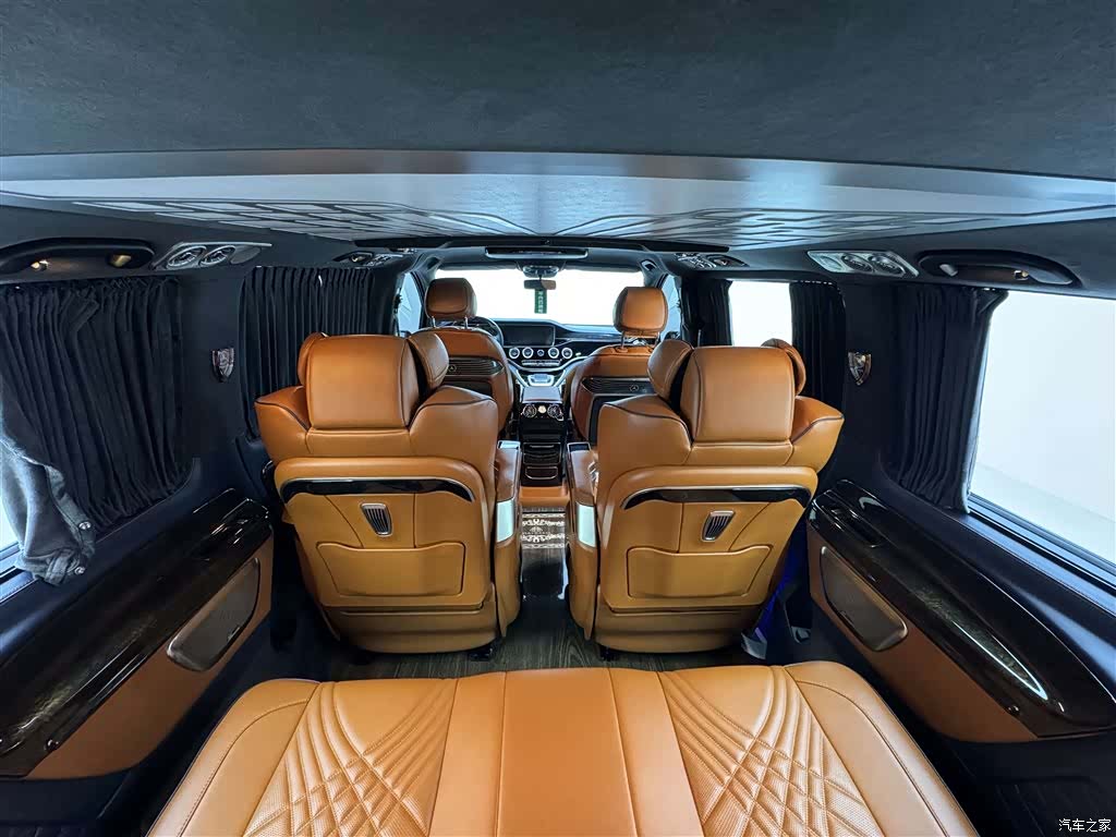 Mercedes-Benz 7, 2023 28