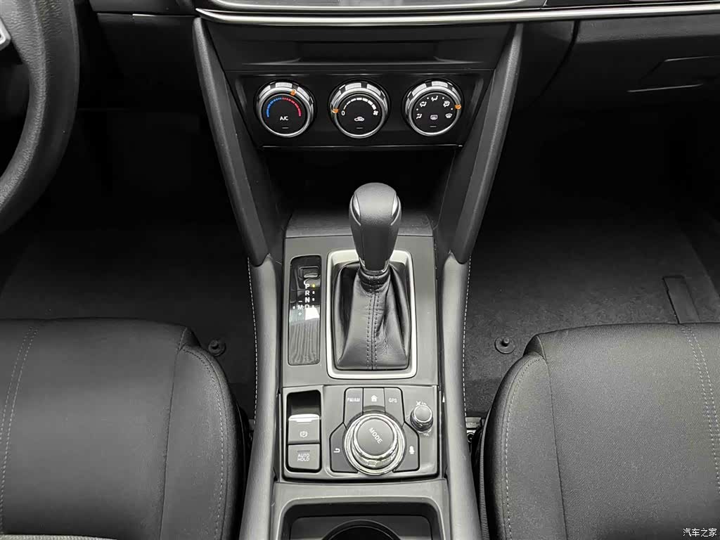 Mazda CX-4, 2023 все фото