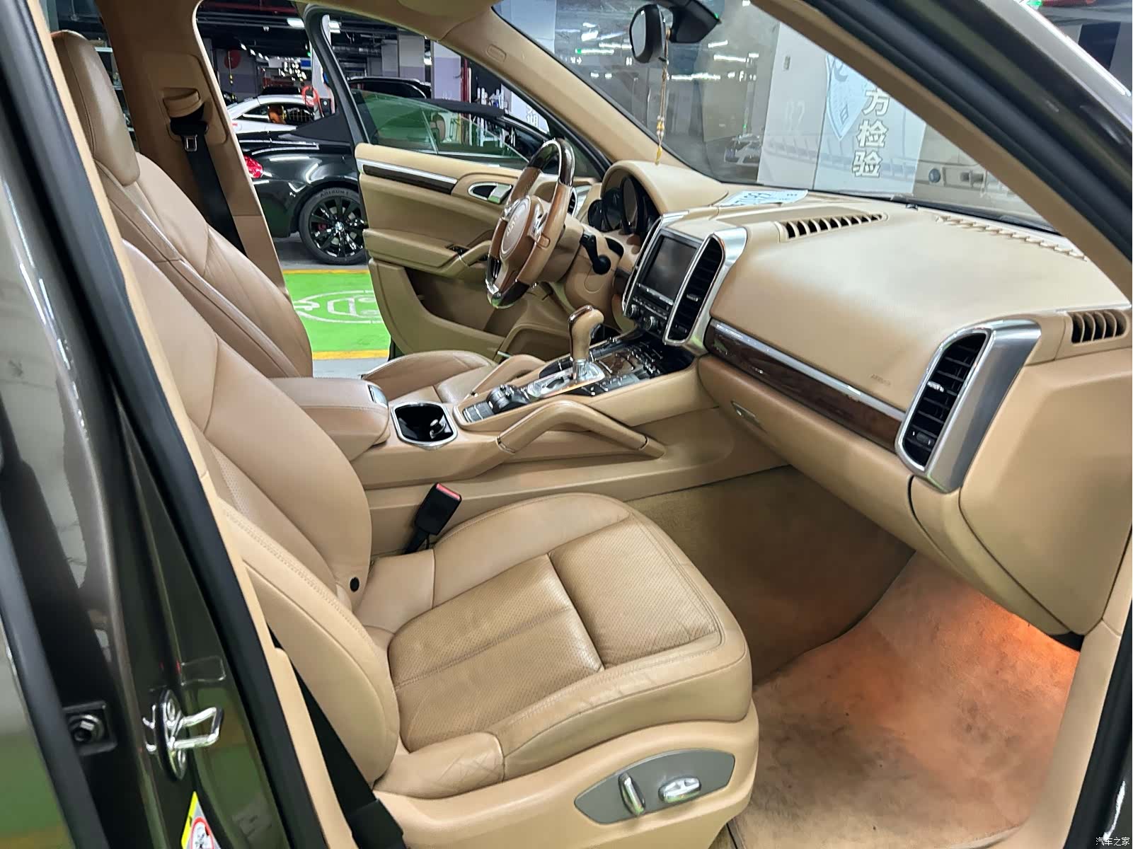 Porsche Cayenne, 2011 8
