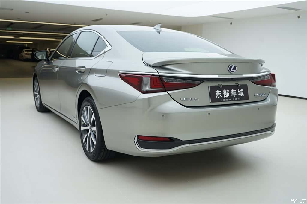 Lexus ES, 2021 4