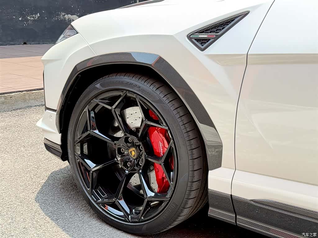 Lamborghini Urus, 2024 30