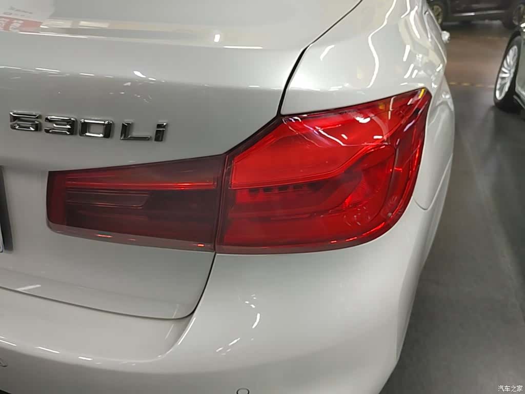 BMW 5 Series, 2018 8