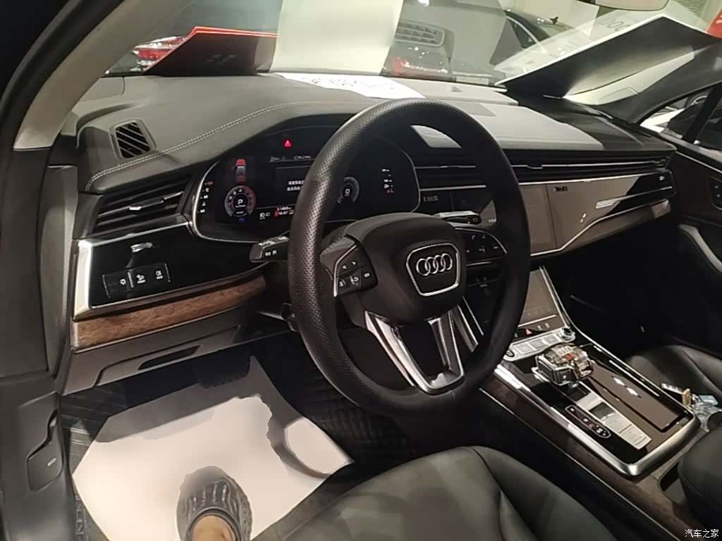 Audi Q7, 2023 10