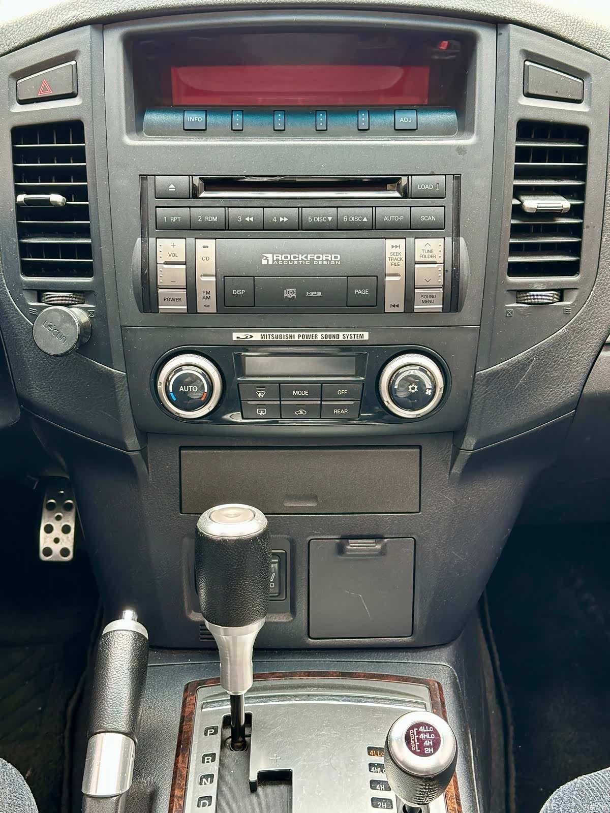 Mitsubishi Pajero, 2009 14