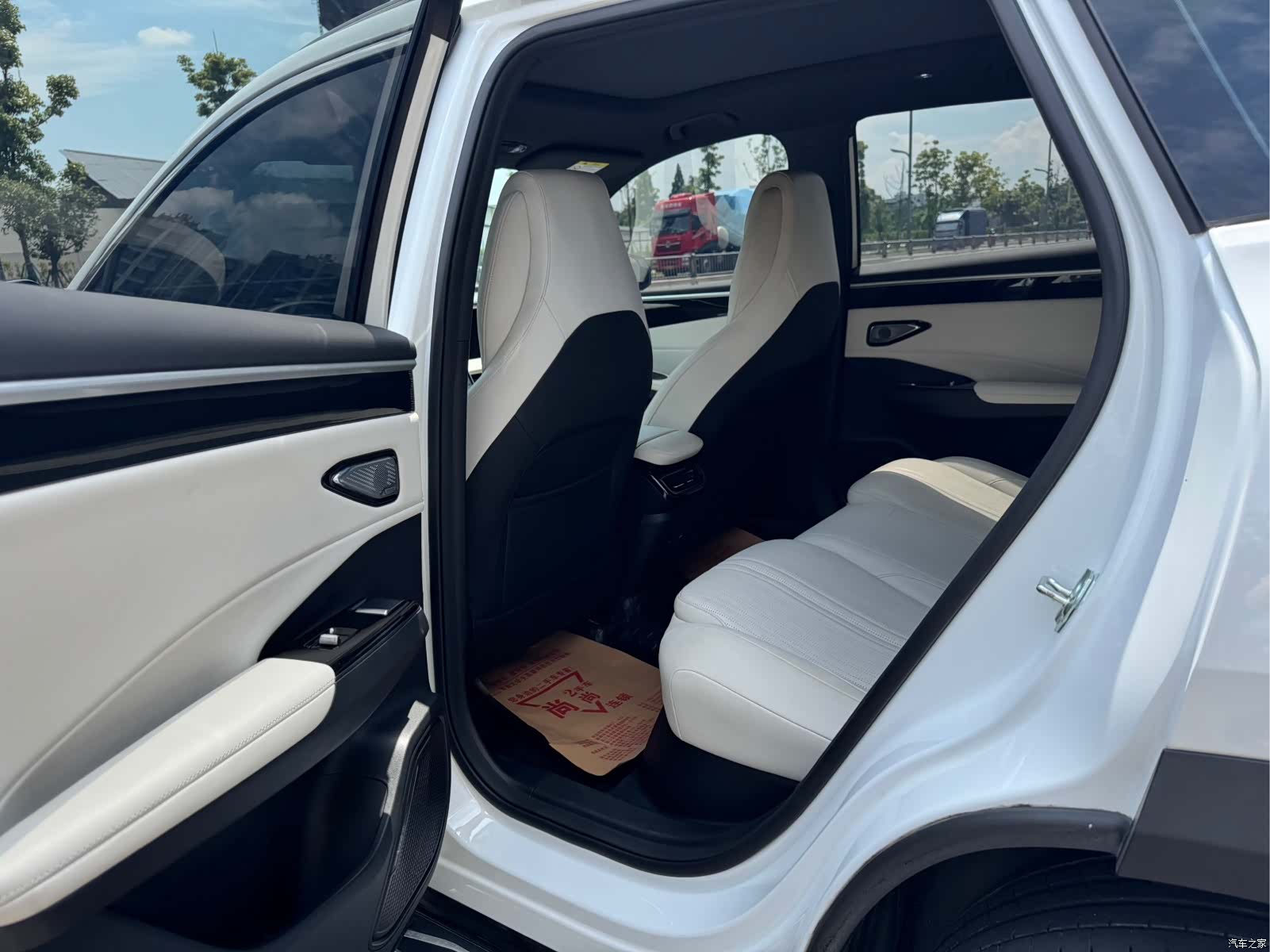 Geely Galaxy L7, 2024 17