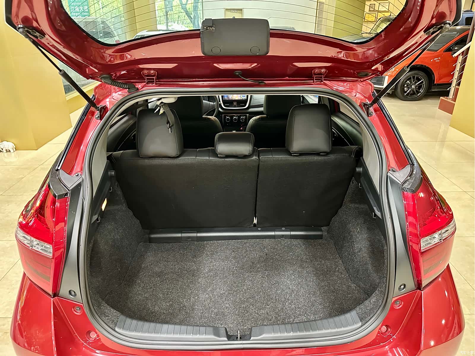 Toyota YARiS L, 2019 19