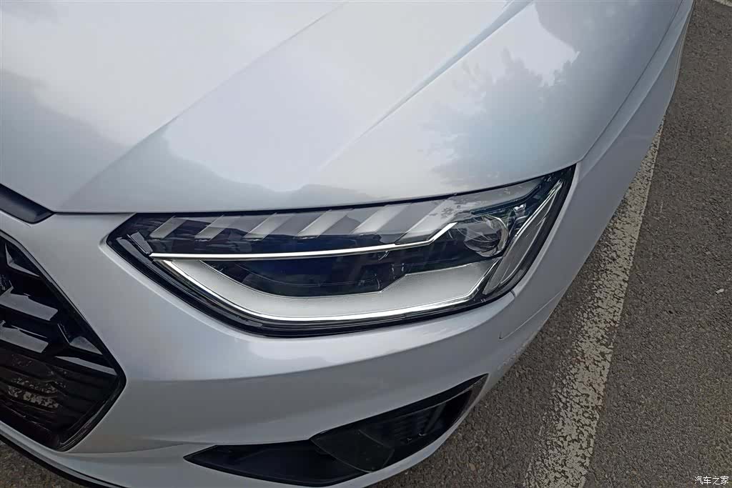 Audi A4L, 2023 все фото