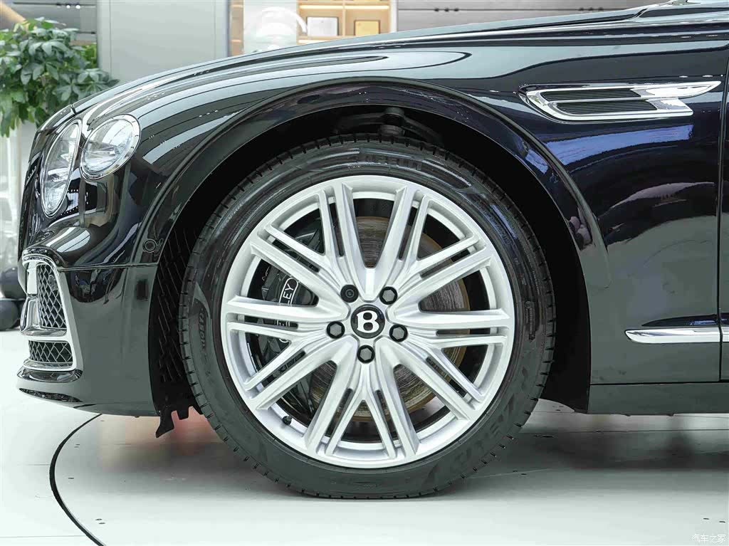Bentley Flying Spur, 2024 22