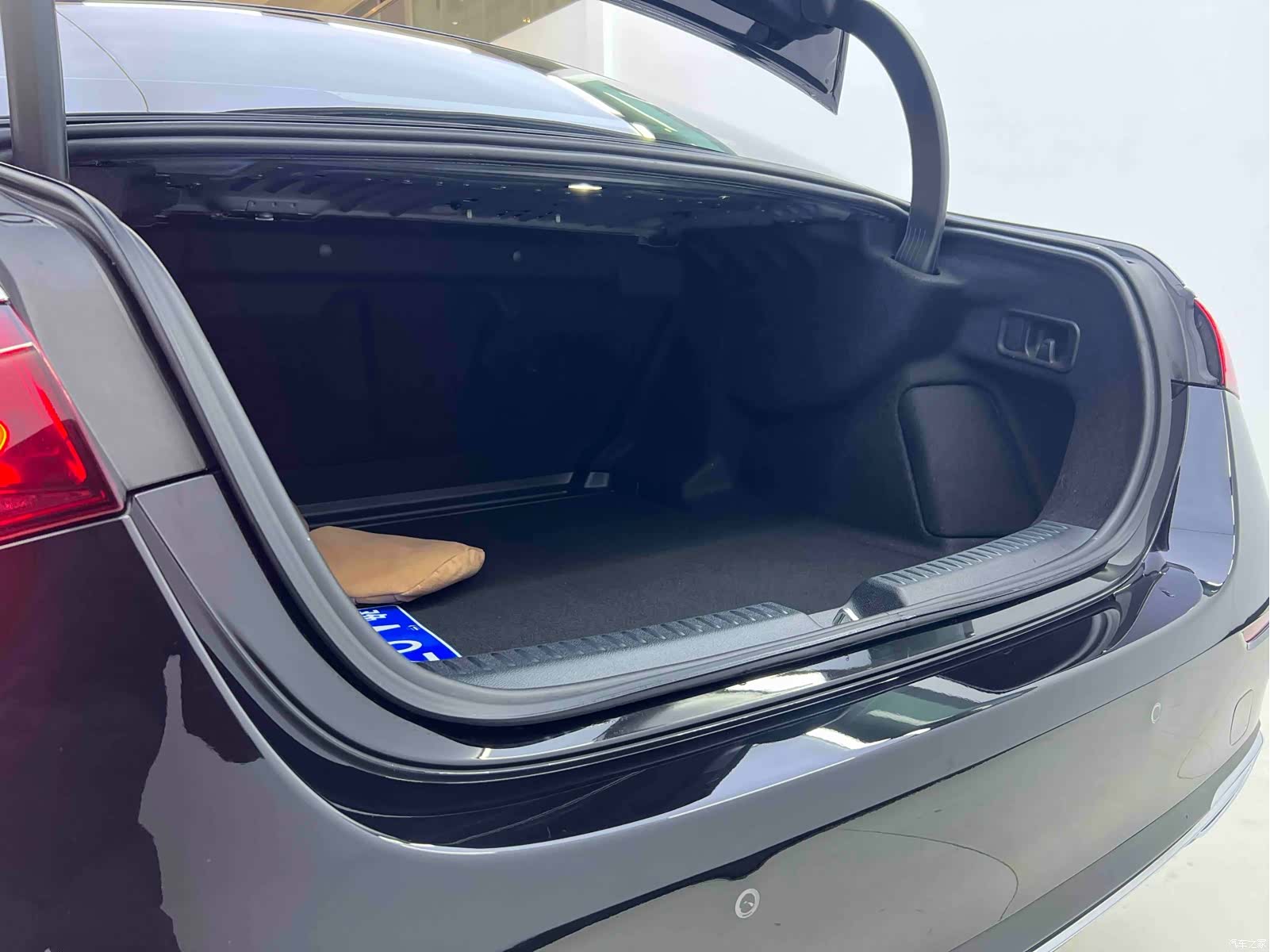 Mercedes-Benz E-Class, 2024 15