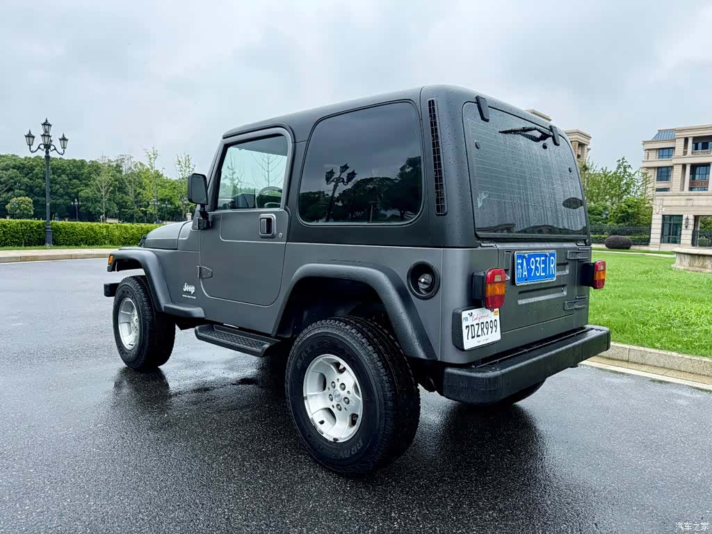 Jeep Wrangler, 2004 3
