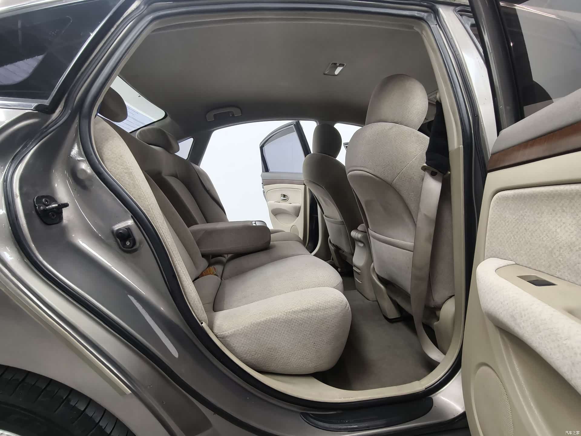 Nissan Sylphy, 2011 8