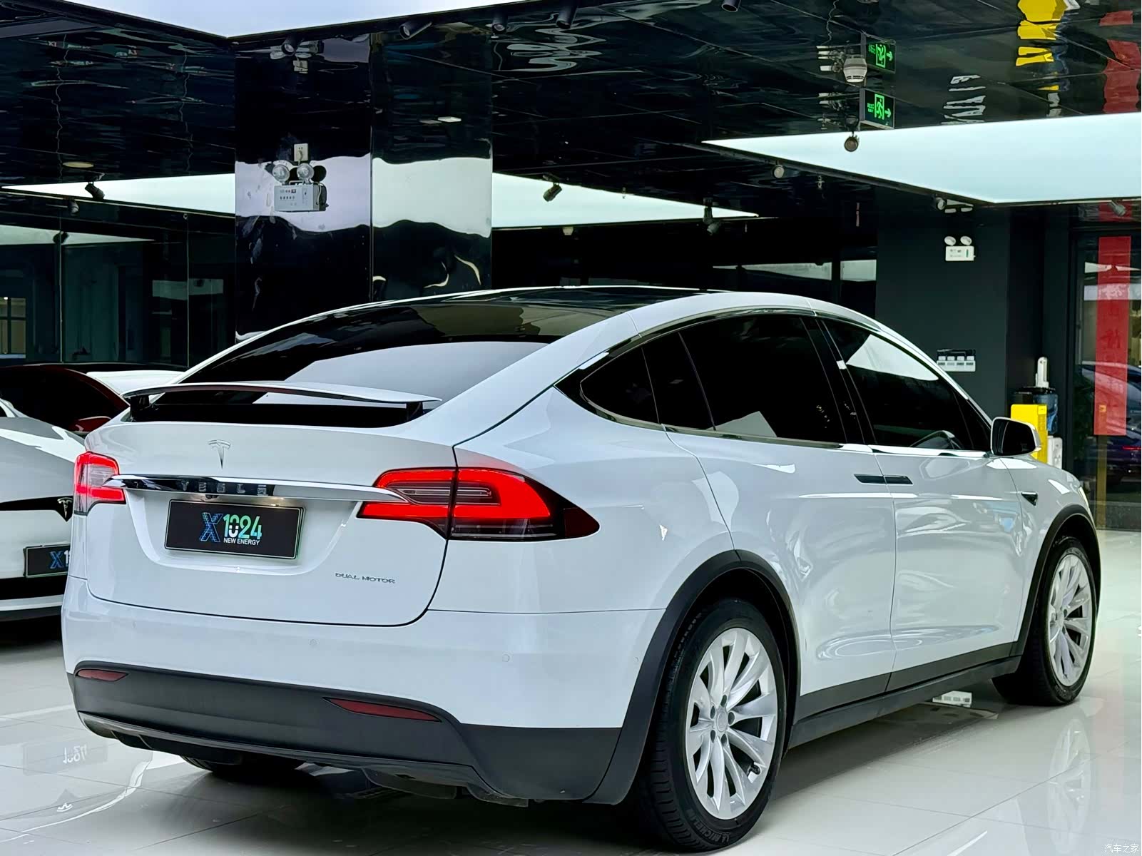 Tesla Model X, 2019 15
