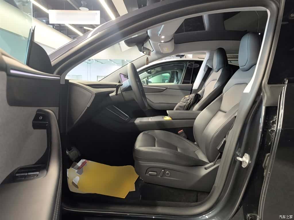 Tesla Model Y, 2025 12