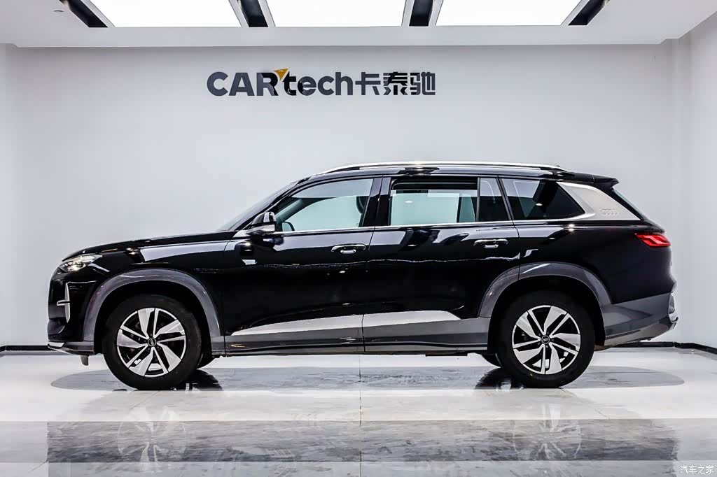 Audi Q6, 2024 3