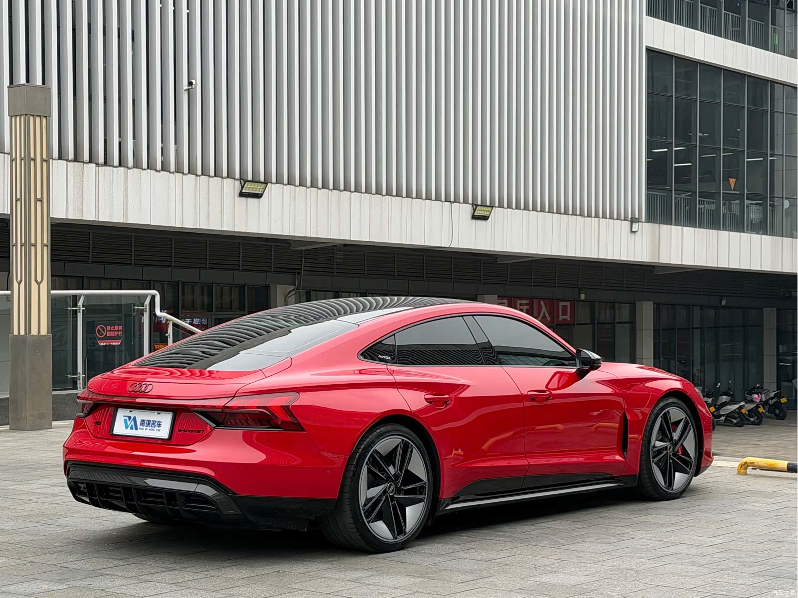 Audi e-tron, 2024 6