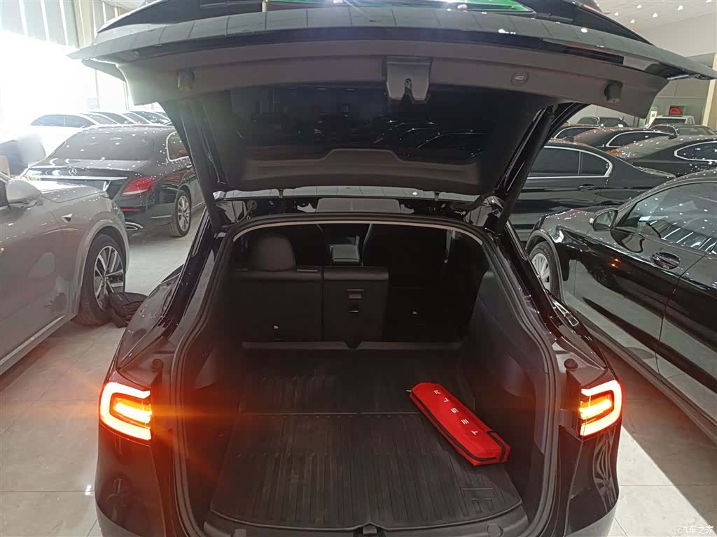 Tesla Model Y, 2023 19