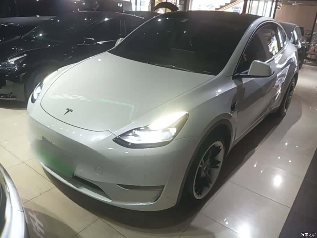 Tesla Model Y, 2021 1