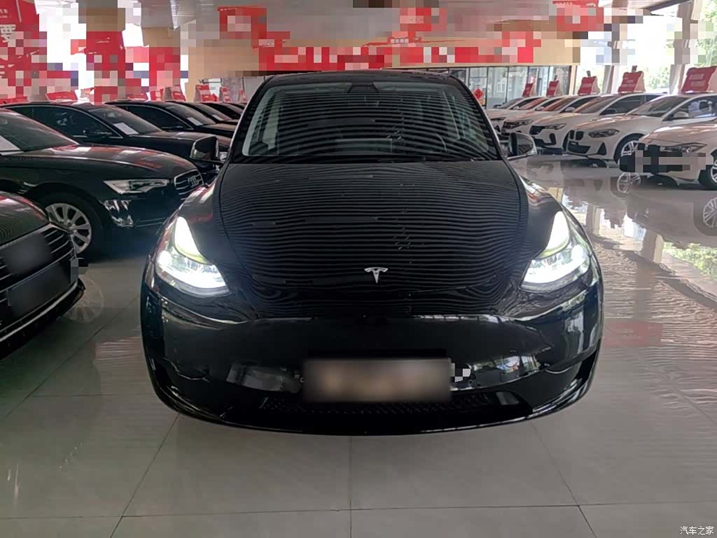 Tesla Model Y, 2022 3