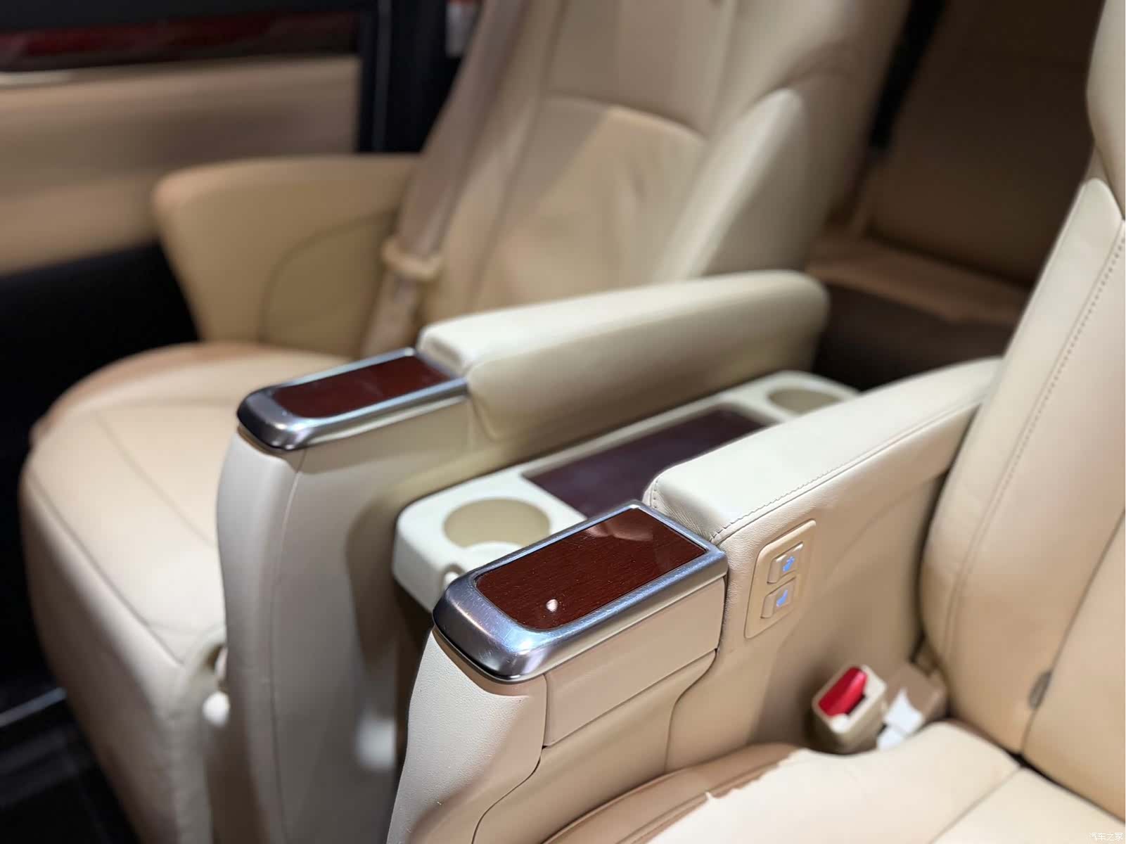 Toyota Alphard, 2015 11